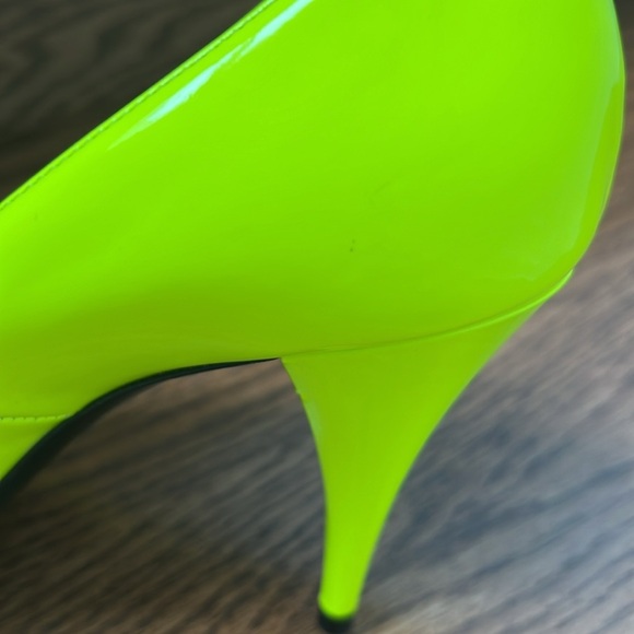 Saint Laurent Kiki neon yellow pumps - Picture 5 of 8